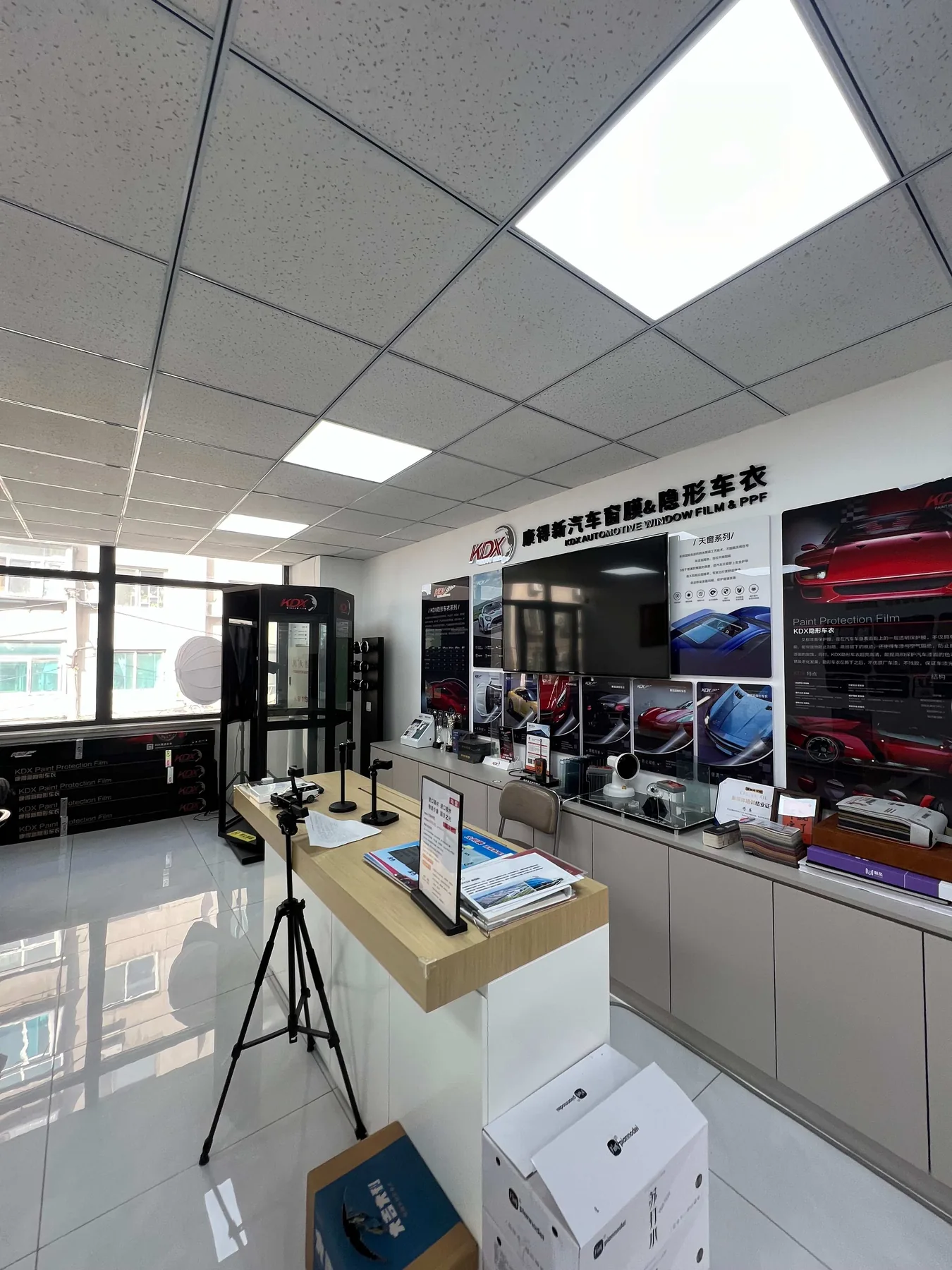 门店膜材展示与接待空间